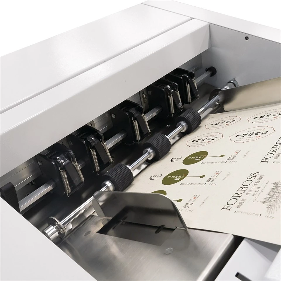 highspeed-sticker-sheet-cutting-machine-3